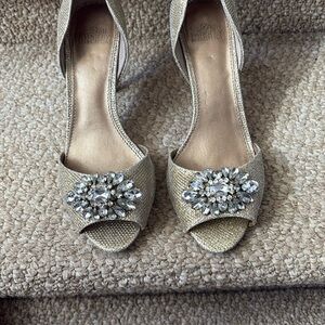 badgley mischka jewel gold heels 6.5